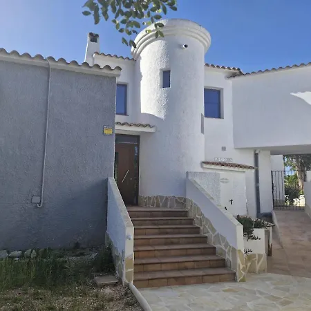 La Licorne, Semi Detached By Theka Services *